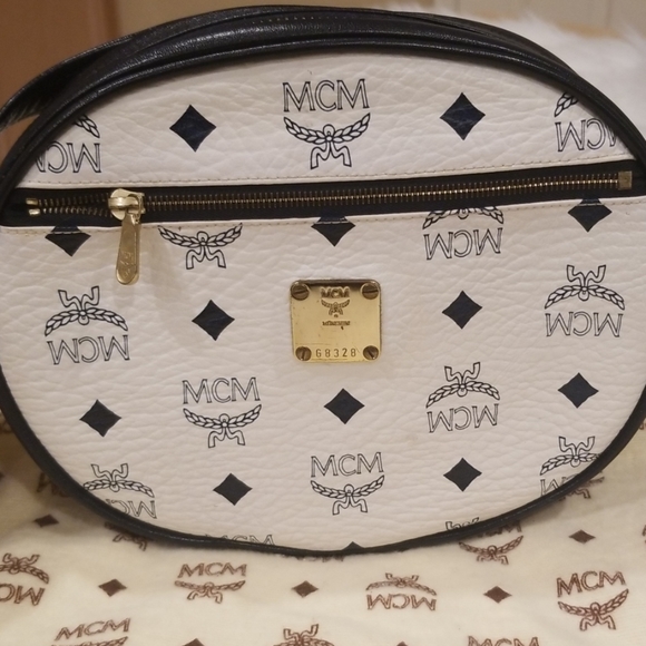 💖HOST PICK💖 Vintage MCM Crossbody Handbag - Picture 2 of 8